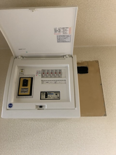 H30.3月　多摩区中野島　川村製分電盤交換、クロスも貼りました。
