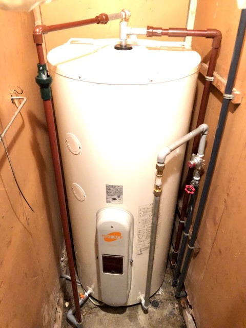 H12月　高津区　日立電気温水器室内設置