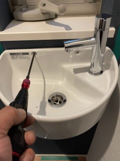 施工中　手洗い器設置