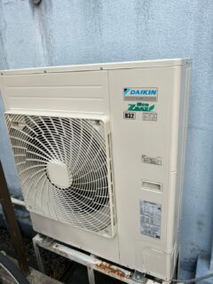 埼玉県熊谷市　天井カセット業務用エアコン　作業後室外機2