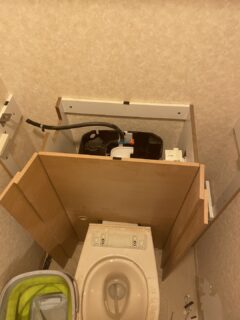 川崎市　トイレ交換　レストパル　トイレ脱着工事　作業中
