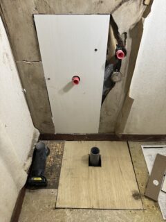 補強した壁から配管を通す