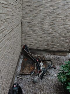 作業中 既存エコキュート撤去 東芝製エコキュート エコキュート エコキュート交換 給湯器交換 エコキュートから給湯器への交換 