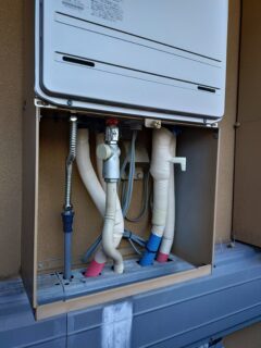 ガス給湯器交換 給湯器 配管カバー パロマ製 Paloma 24号給湯器